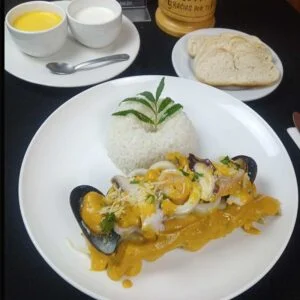Pescado salsa de Mariscos