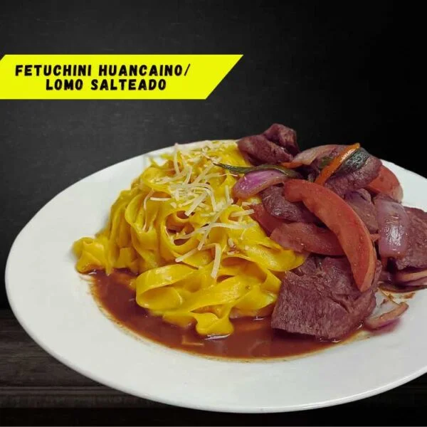 Fetuccini huancaíno/lomo Salteado